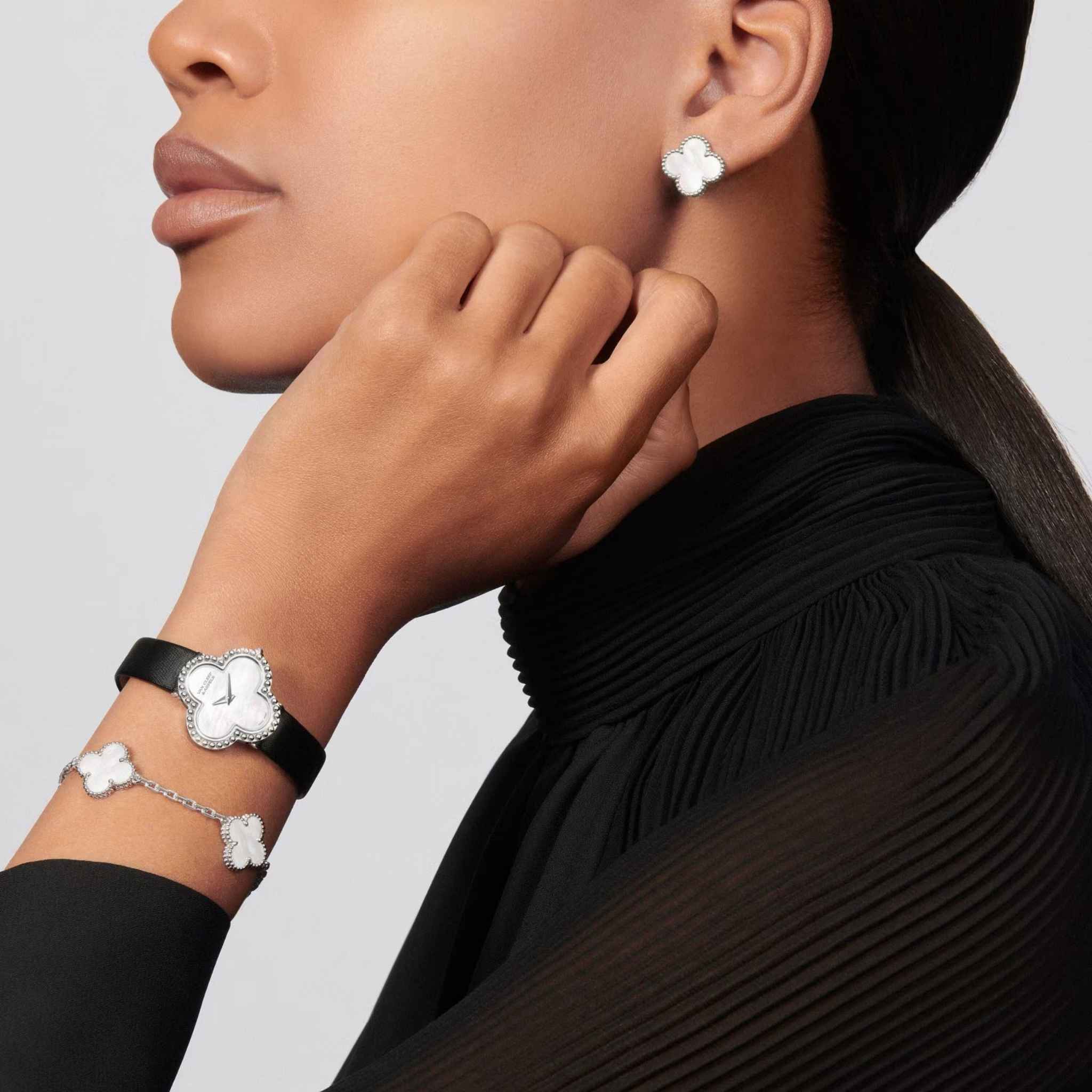 Alhambra Bracelet in White Gold & Mother of Pearl - Image 3